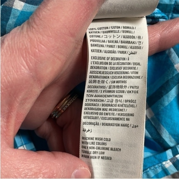 Size medium Hollister blue plaid button down shirt - Picture 6 of 6